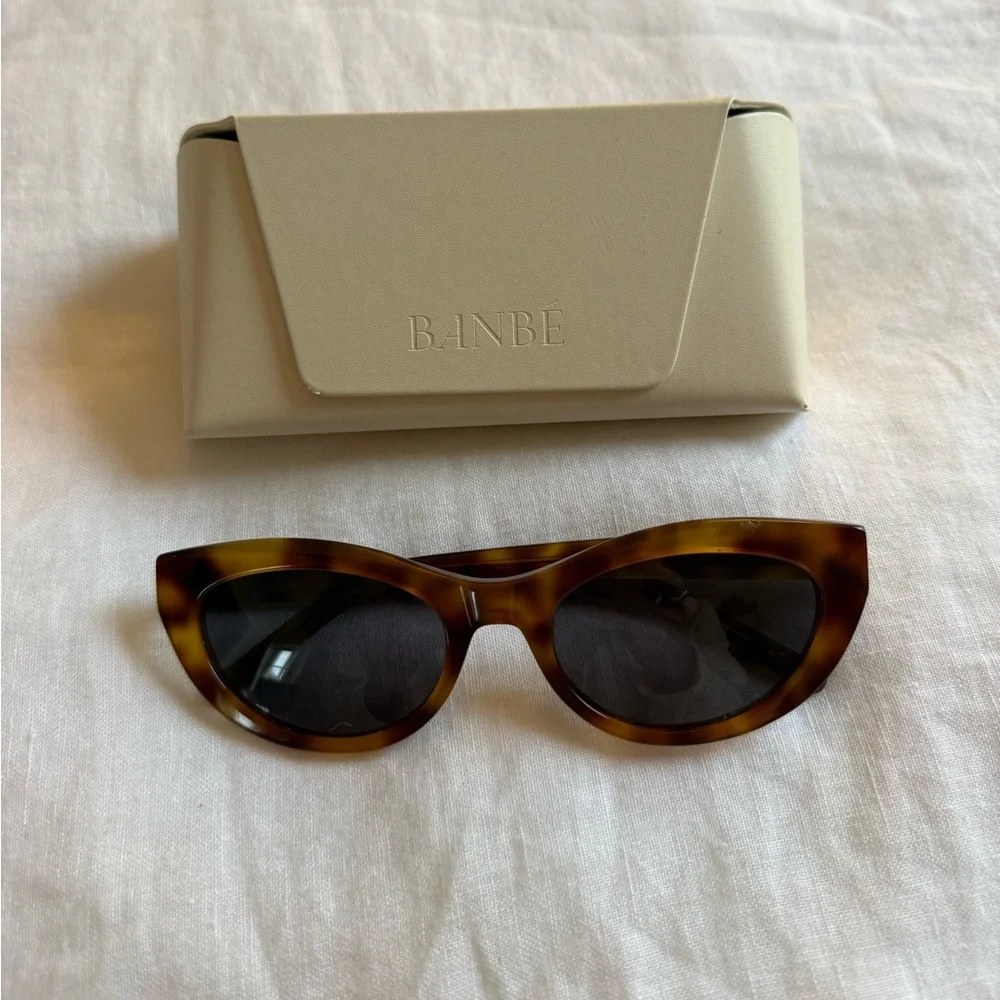 Banbe the Estella in Hazel Tort & Ink Sunglasses